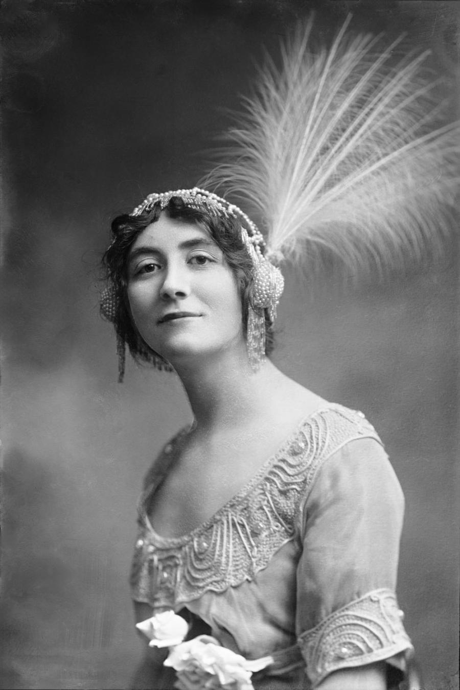 Mademoiselle Marcelle Coulon Atelier Pierre Petit et fils (1858-1909)